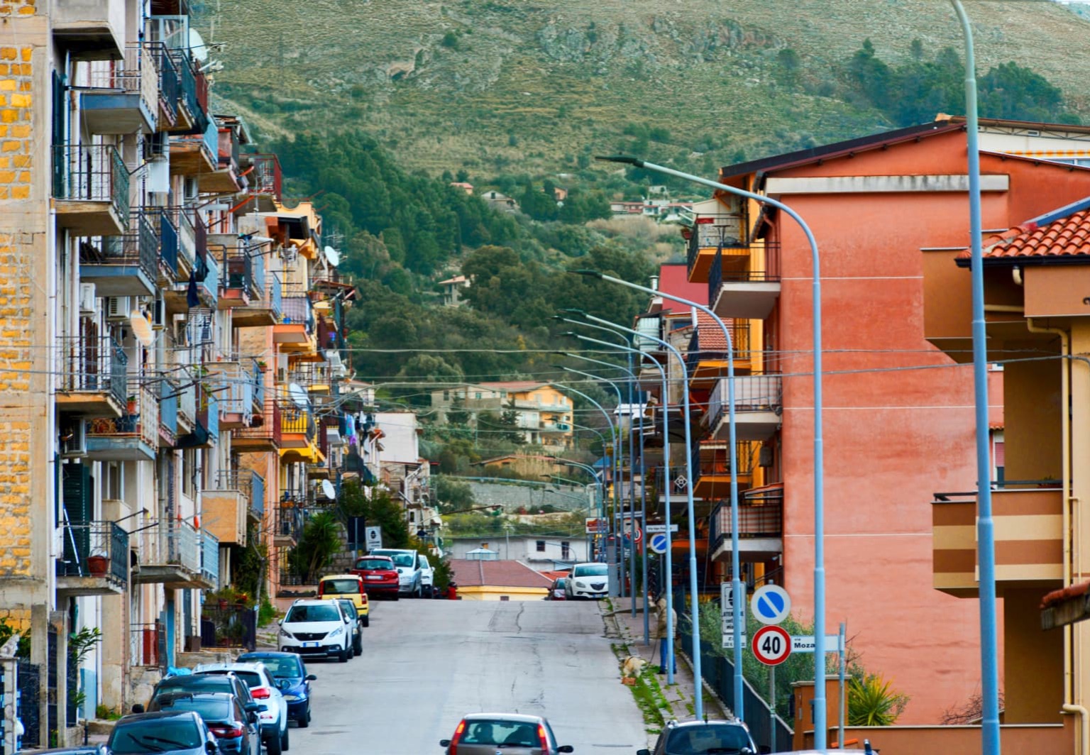 Öffentliche Straßenbeleuchtung in Giardinello, Sizilien